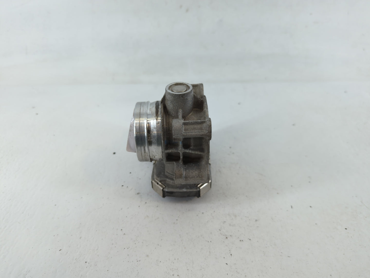 2018-2022 Chevrolet Equinox Throttle Body P/N:12671379AA Fits Fits 2016 2017 2018 2019 2020 2021 2022 OEM Used Auto Parts - 