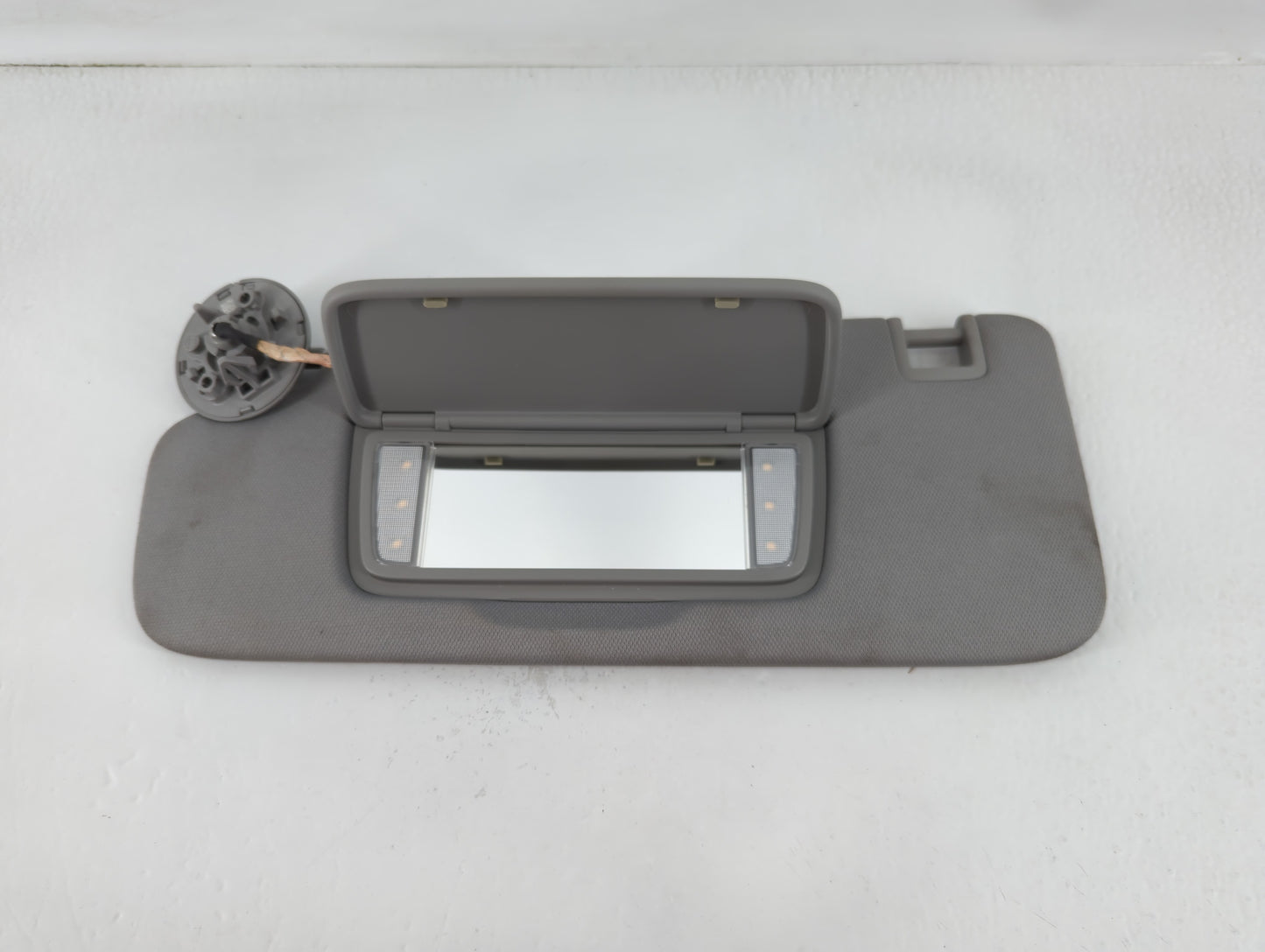 2018-2019 Chevrolet Equinox Sun Visor Shade Replacement Passenger Right Mirror Fits Fits 2018 2019 OEM Used Auto Parts - Oem