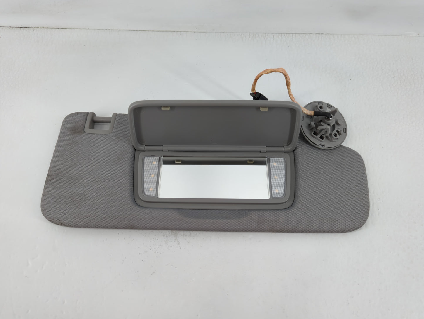 2018-2019 Chevrolet Equinox Sun Visor Shade Replacement Passenger Right Mirror Fits Fits 2018 2019 OEM Used Auto Parts - Oem