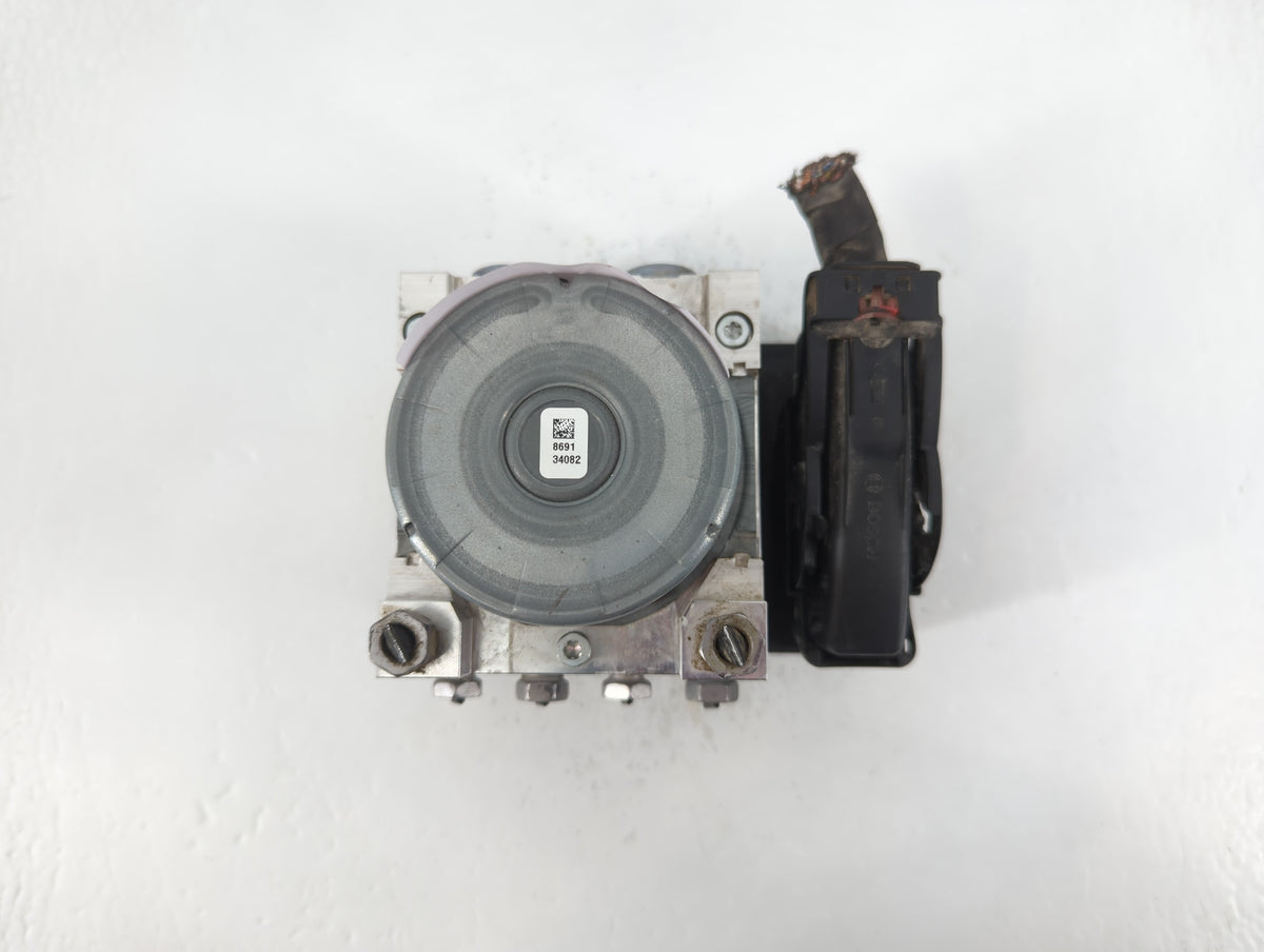 2018-2019 Chevrolet Equinox Anti-Lock Brake ABS Pump Module Actuator OEM P/N:84560131 Fits Fits 2018 2019 2020 2021 OEM Used