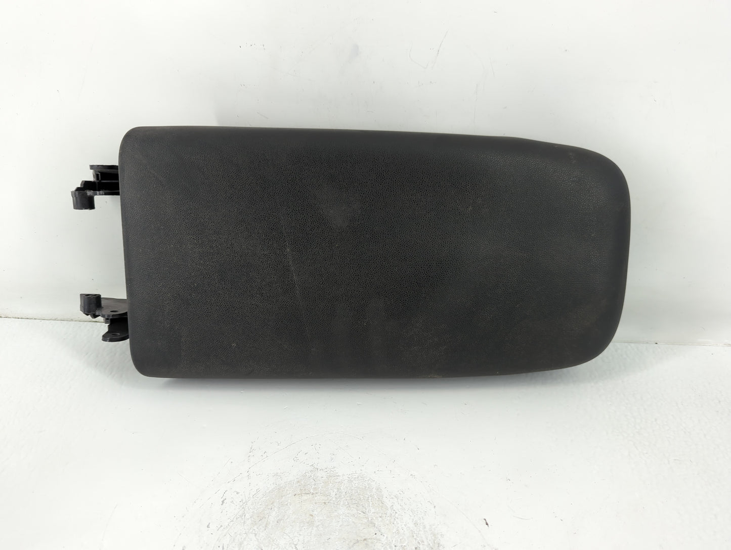 2019 Chevrolet Equinox Center Console Armrest Cover Lid P/N:DD18222 09200PE0 Fits OEM Used Auto Parts - Oemusedautoparts1.co