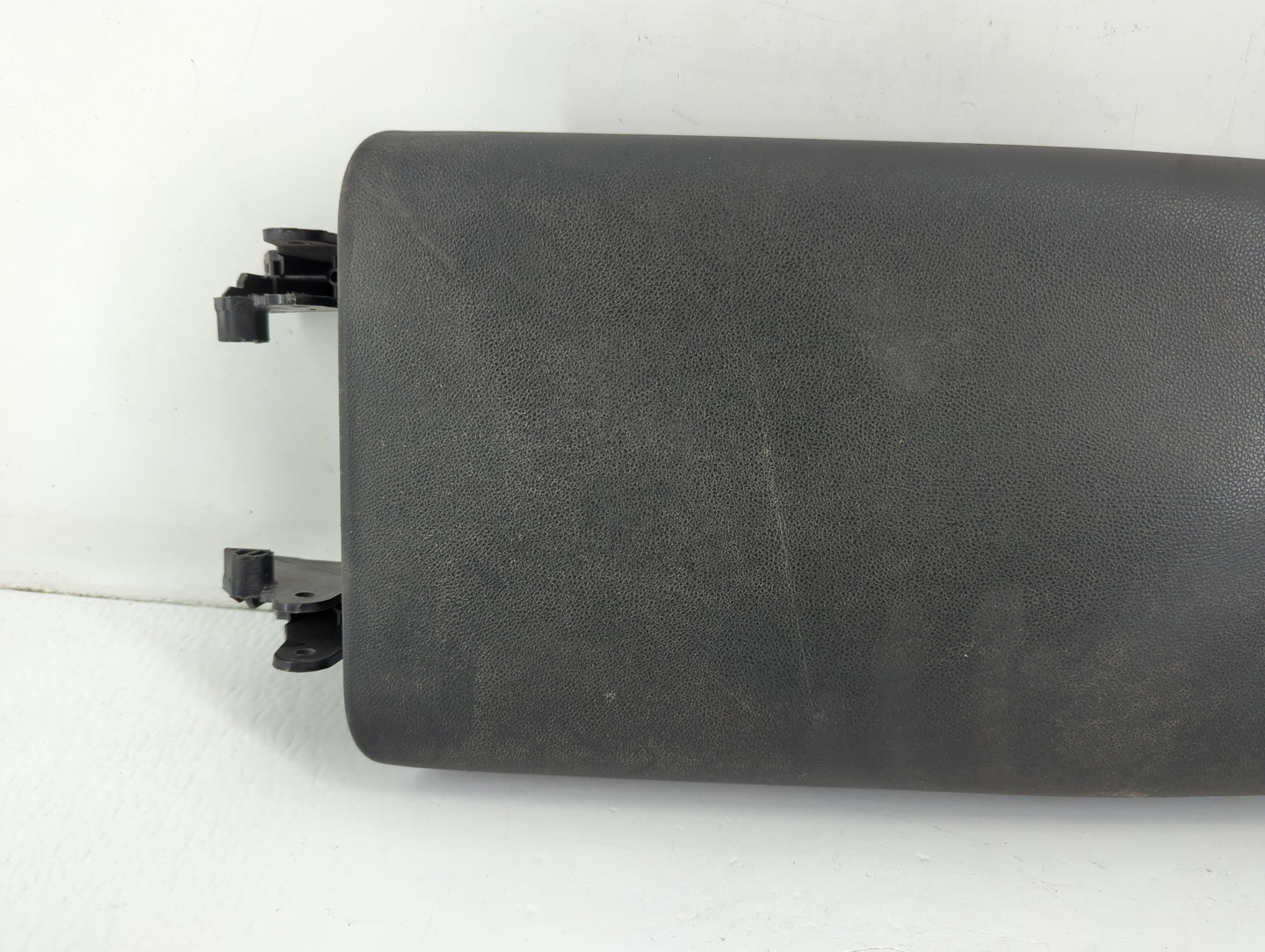2019 Chevrolet Equinox Center Console Armrest Cover Lid P/N:DD18222 09200PE0 Fits OEM Used Auto Parts - Oemusedautoparts1.co