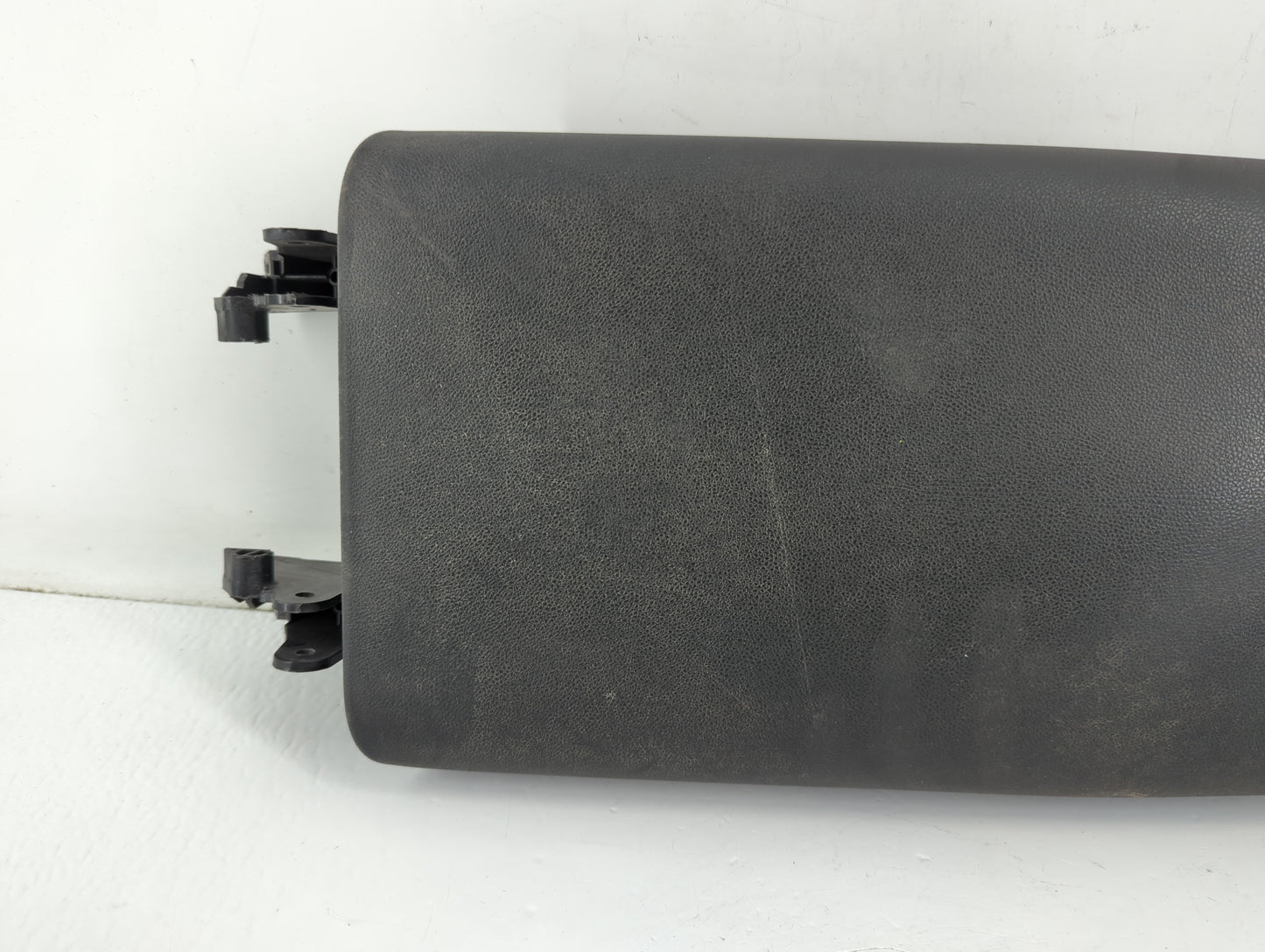 2019 Chevrolet Equinox Center Console Armrest Cover Lid P/N:DD18222 09200PE0 Fits OEM Used Auto Parts - Oemusedautoparts1.co