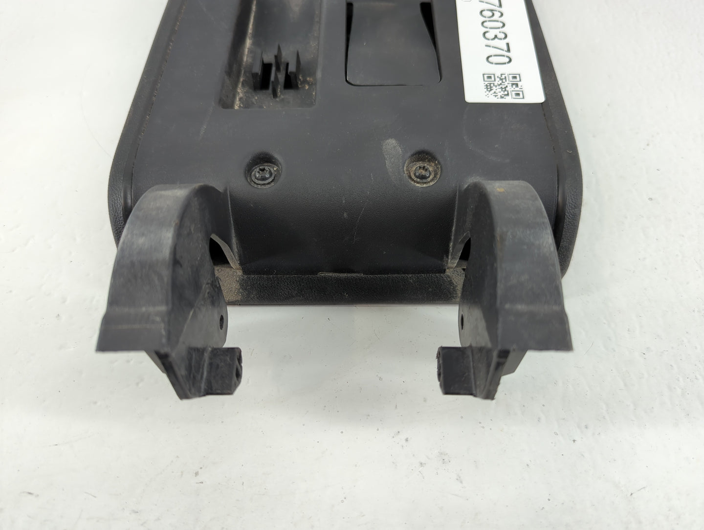 2019 Chevrolet Equinox Center Console Armrest Cover Lid P/N:DD18222 09200PE0 Fits OEM Used Auto Parts - Oemusedautoparts1.co