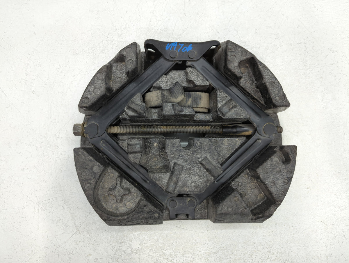 2019 Chevrolet Equinox Spare Scissor Car Jack 761408 - Oemusedautoparts1.com