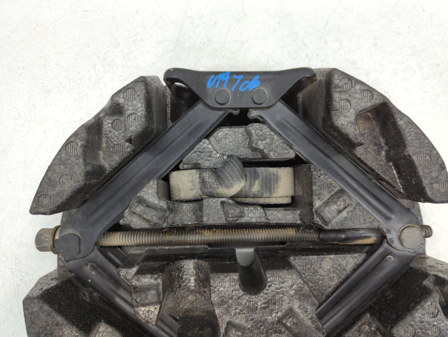 2019 Chevrolet Equinox Spare Scissor Car Jack 761408 - Oemusedautoparts1.com