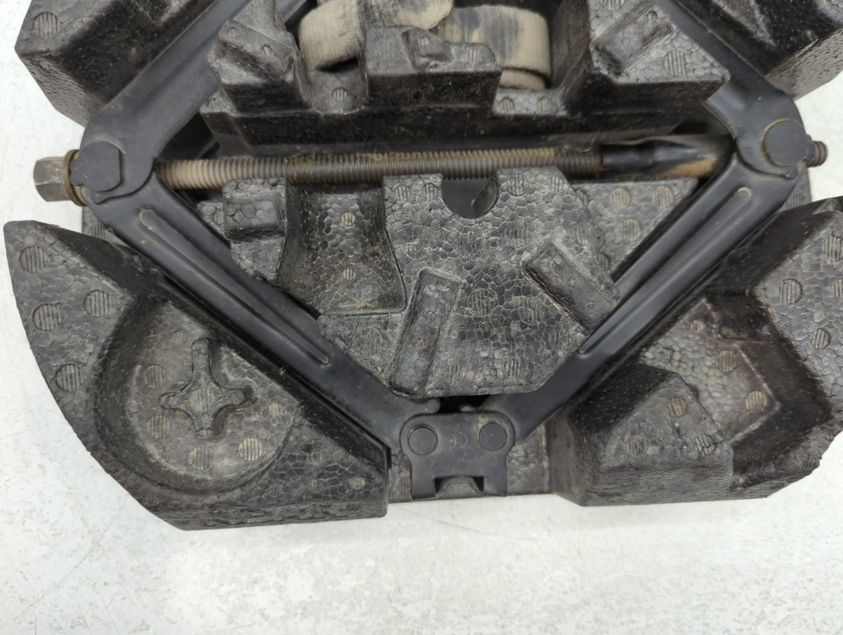2019 Chevrolet Equinox Spare Scissor Car Jack 761408 - Oemusedautoparts1.com