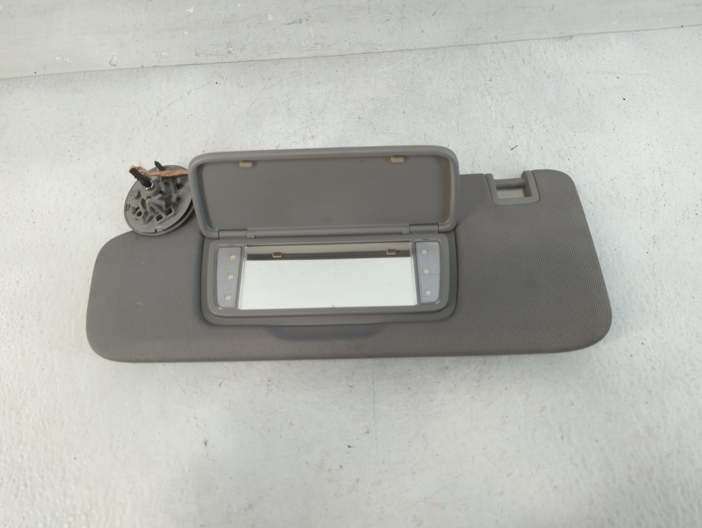 2018-2019 Chevrolet Equinox Sun Visor Shade Replacement Driver Left Mirror Fits Fits 2018 2019 OEM Used Auto Parts - Oemused