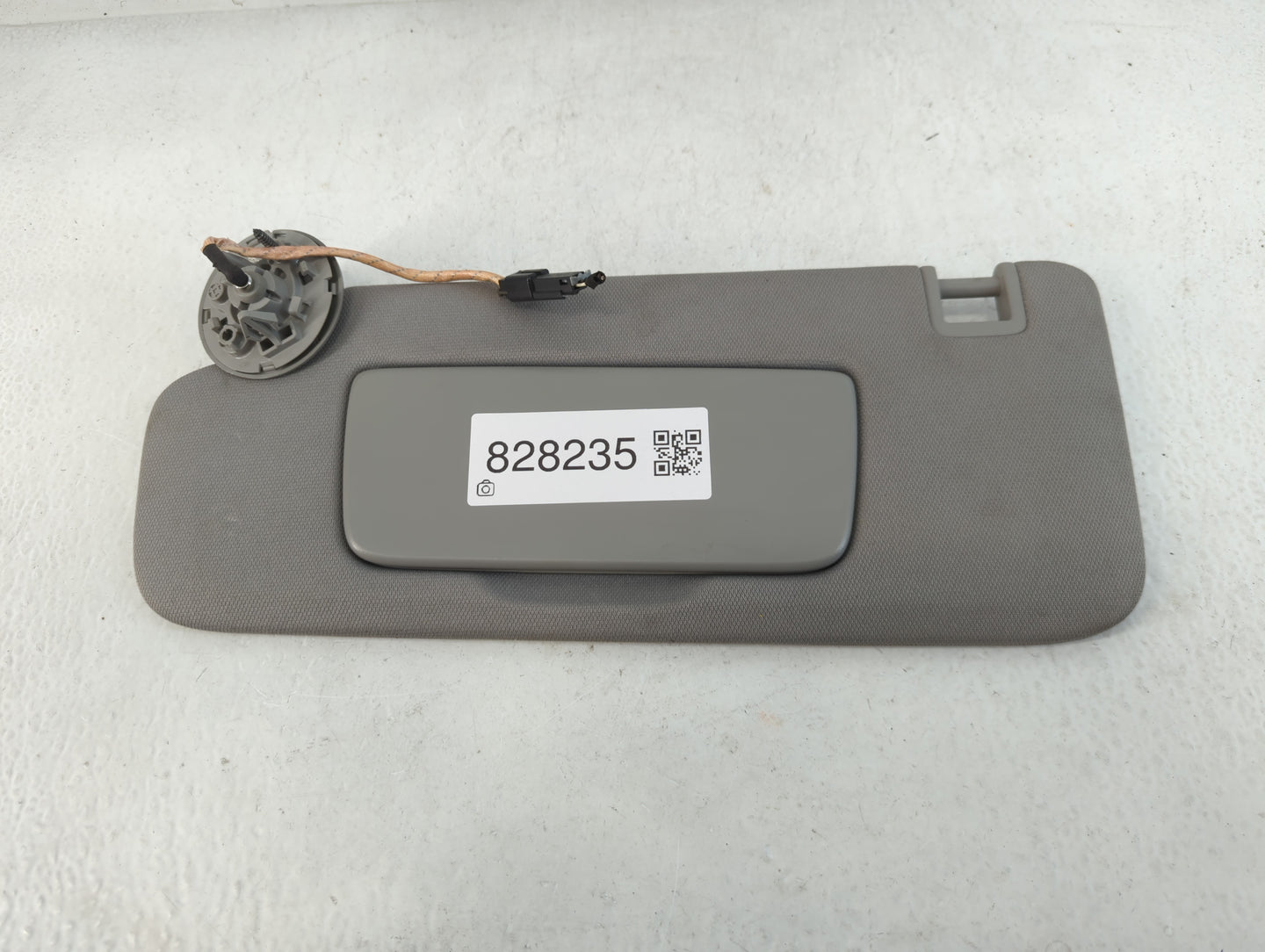 2018-2019 Chevrolet Equinox Sun Visor Shade Replacement Driver Left Mirror Fits Fits 2018 2019 OEM Used Auto Parts - Oemused