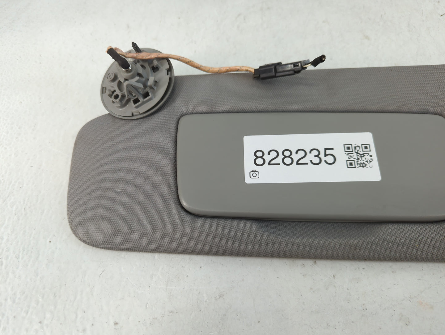 2018-2019 Chevrolet Equinox Sun Visor Shade Replacement Driver Left Mirror Fits Fits 2018 2019 OEM Used Auto Parts - Oemused