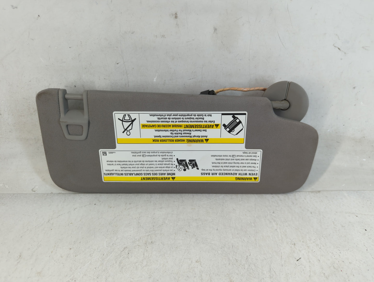 2018-2019 Chevrolet Equinox Sun Visor Shade Replacement Driver Left Mirror Fits Fits 2018 2019 OEM Used Auto Parts - Oemused