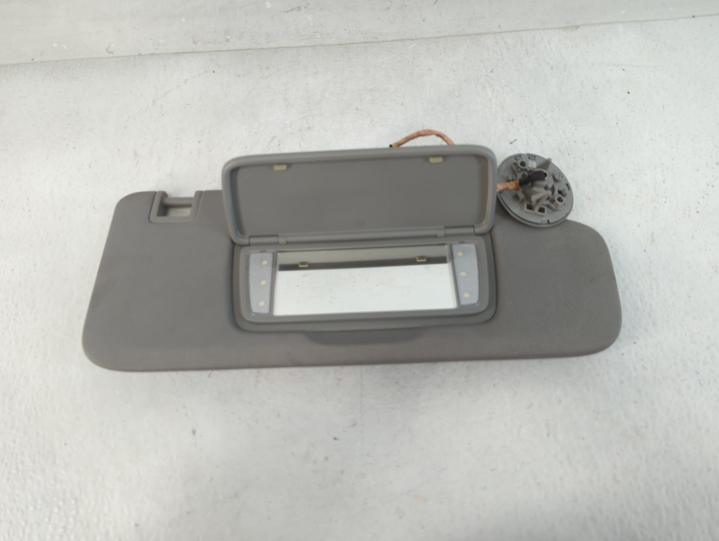 2018-2019 Chevrolet Equinox Sun Visor Shade Replacement Passenger Right Mirror Fits Fits 2018 2019 OEM Used Auto Parts - Oem