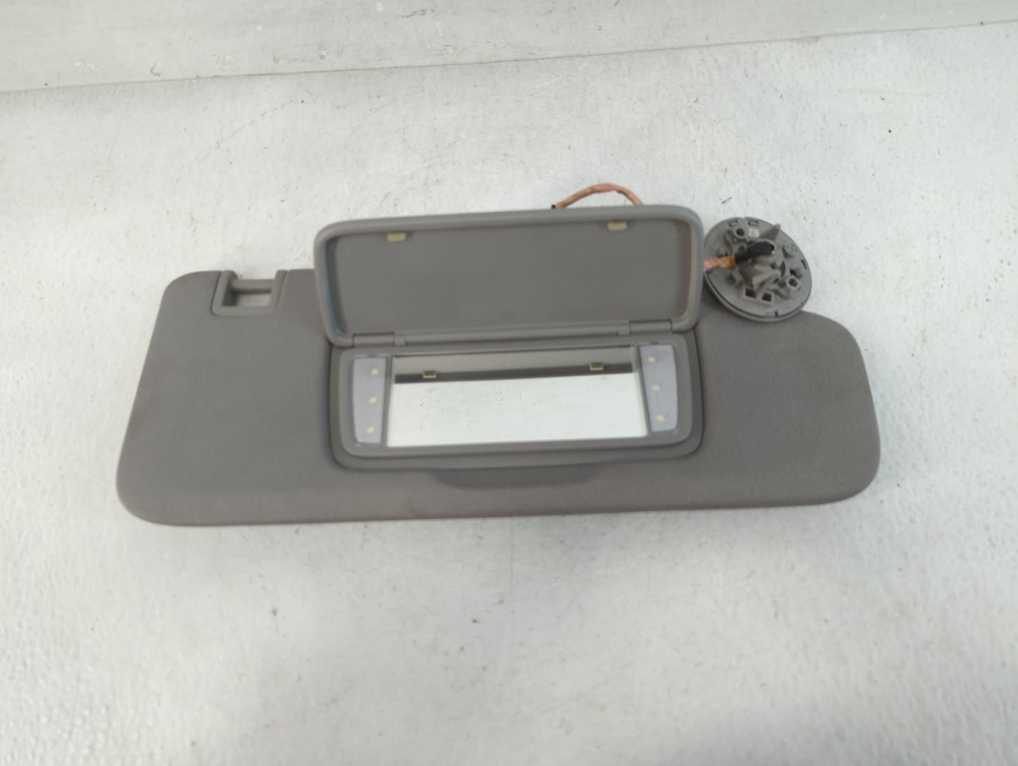 2018-2019 Chevrolet Equinox Sun Visor Shade Replacement Passenger Right Mirror Fits Fits 2018 2019 OEM Used Auto Parts - Oem