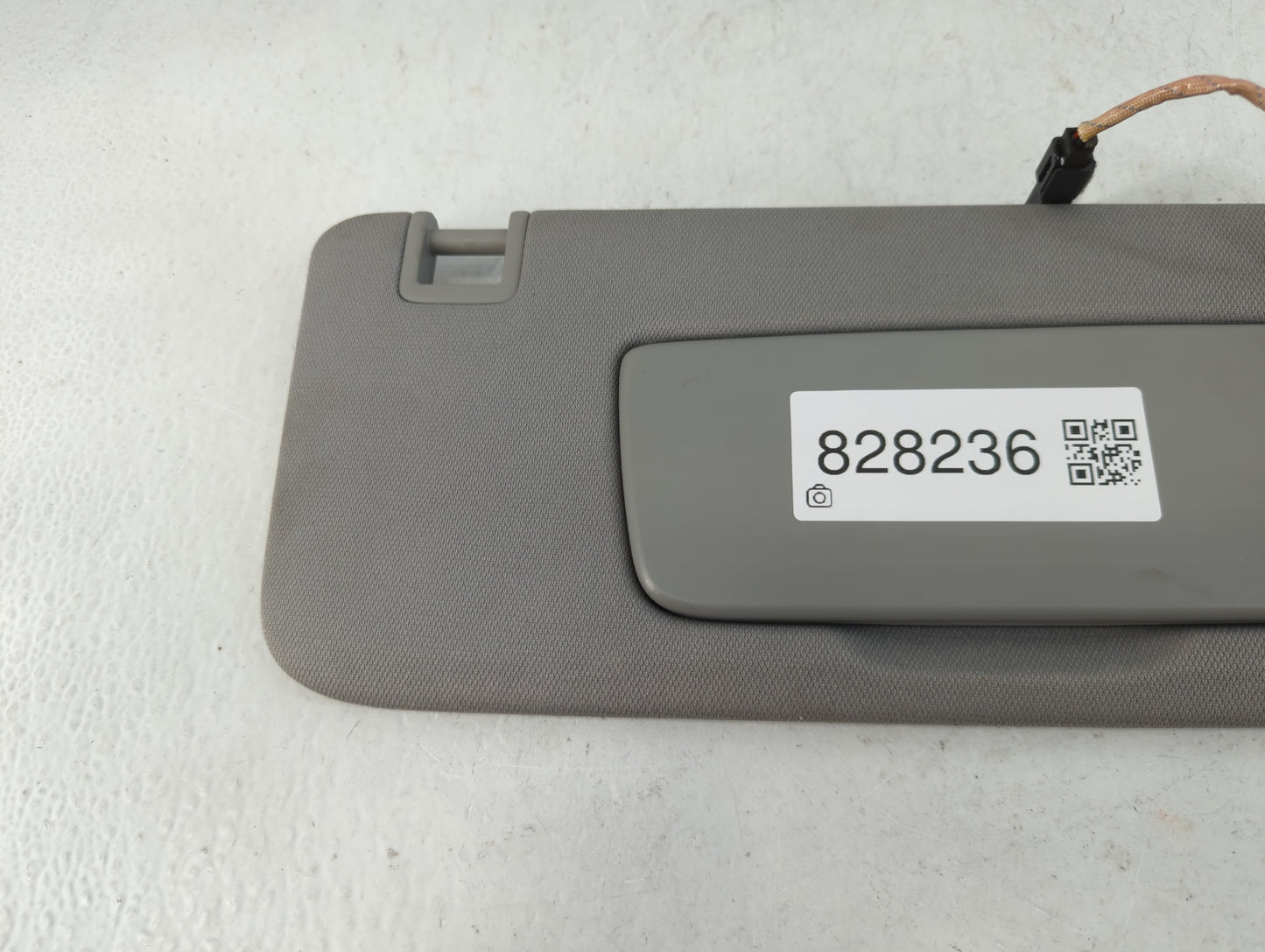 2018-2019 Chevrolet Equinox Sun Visor Shade Replacement Passenger Right Mirror Fits Fits 2018 2019 OEM Used Auto Parts - Oem