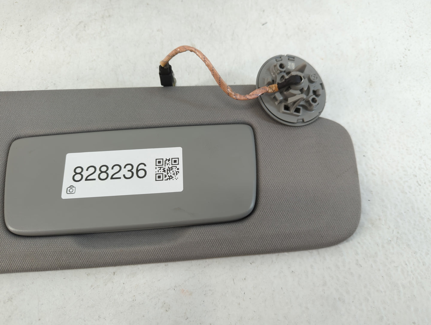 2018-2019 Chevrolet Equinox Sun Visor Shade Replacement Passenger Right Mirror Fits Fits 2018 2019 OEM Used Auto Parts - Oem