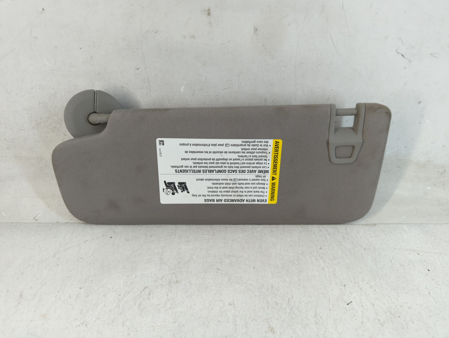 2018-2019 Chevrolet Equinox Sun Visor Shade Replacement Passenger Right Mirror Fits Fits 2018 2019 OEM Used Auto Parts - Oem