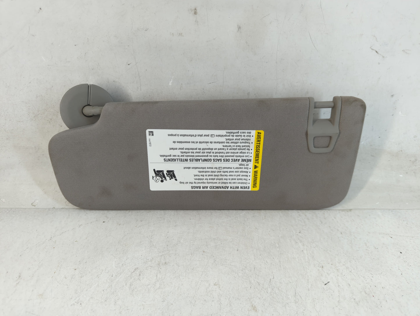 2018-2019 Chevrolet Equinox Sun Visor Shade Replacement Passenger Right Mirror Fits Fits 2018 2019 OEM Used Auto Parts - Oem