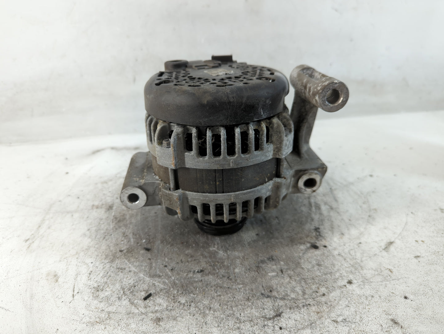 2018-2022 Chevrolet Equinox Alternator Replacement Generator Charging Assembly Engine OEM P/N:0 126 312 142 Fits OEM Used Au