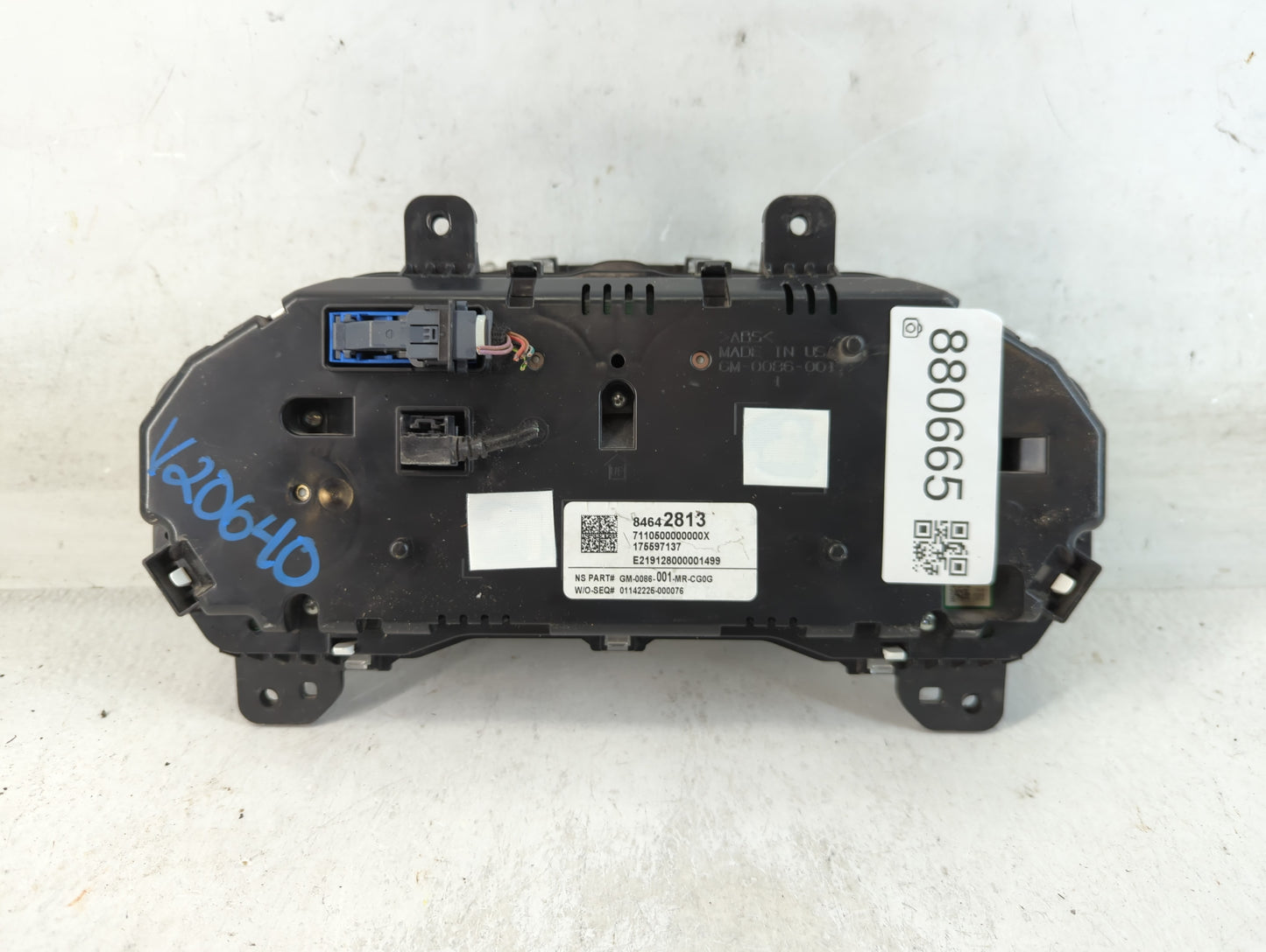 2019-2022 Chevrolet Equinox Instrument Cluster Speedometer Gauges P/N:84642813 Fits Fits 2019 2020 2021 2022 OEM Used Auto P