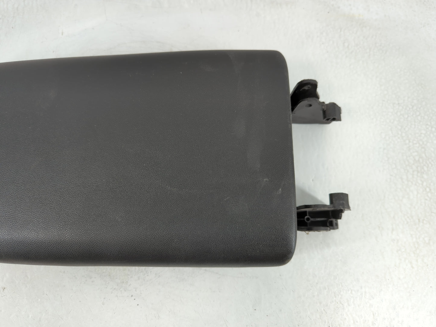 2018-2022 Chevrolet Equinox Center Console Armrest Cover Lid P/N:DA1913 09200PE0 Fits Fits 2018 2019 2020 2021 2022 OEM Used
