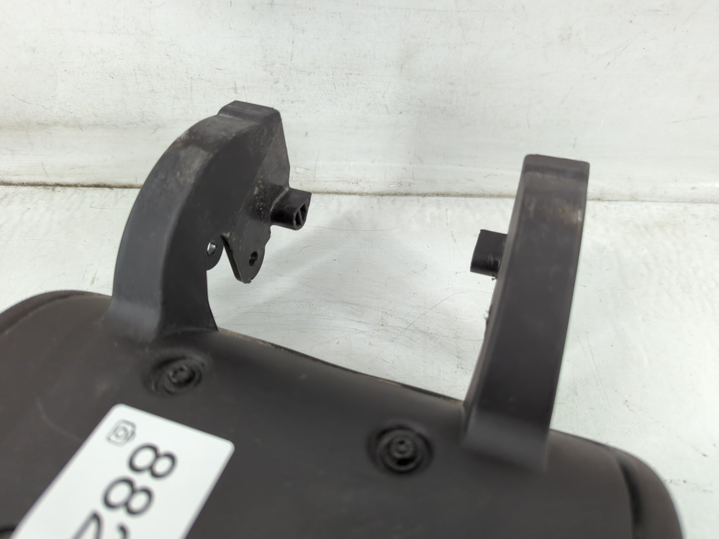 2018-2022 Chevrolet Equinox Center Console Armrest Cover Lid P/N:DA1913 09200PE0 Fits Fits 2018 2019 2020 2021 2022 OEM Used