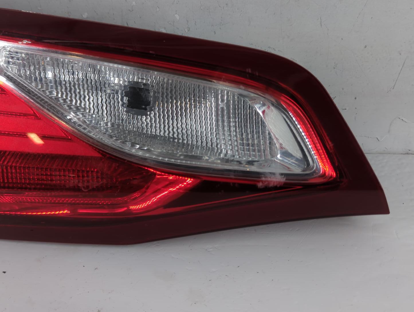 2018 Chevrolet Equinox Passenger Right Side Deck Lid Mounted Tail Light - Oemusedautoparts1.com