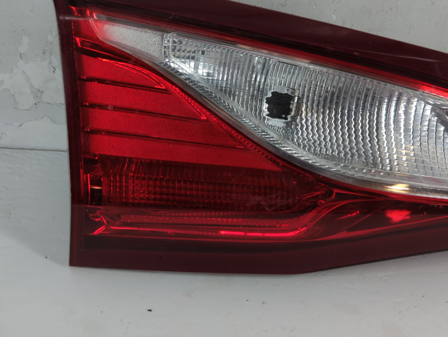 2018 Chevrolet Equinox Passenger Right Side Deck Lid Mounted Tail Light - Oemusedautoparts1.com