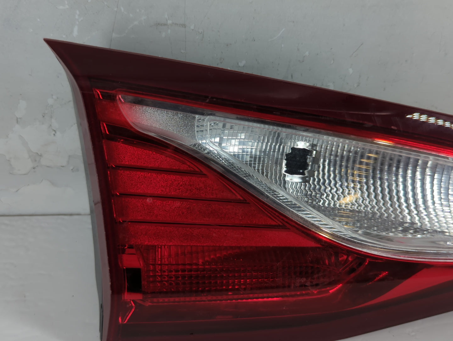 2018 Chevrolet Equinox Passenger Right Side Deck Lid Mounted Tail Light - Oemusedautoparts1.com