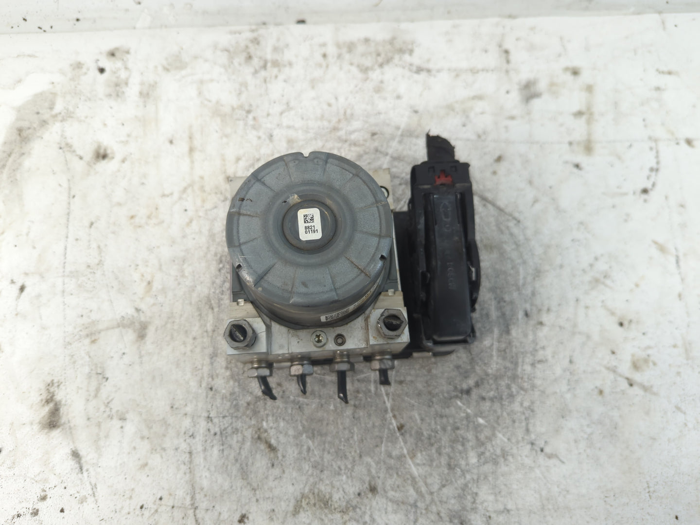 2018-2019 Chevrolet Equinox ABS Pump Control Module Replacement P/N:84560134 Fits Fits 2018 2019 2020 2021 OEM Used Auto Par
