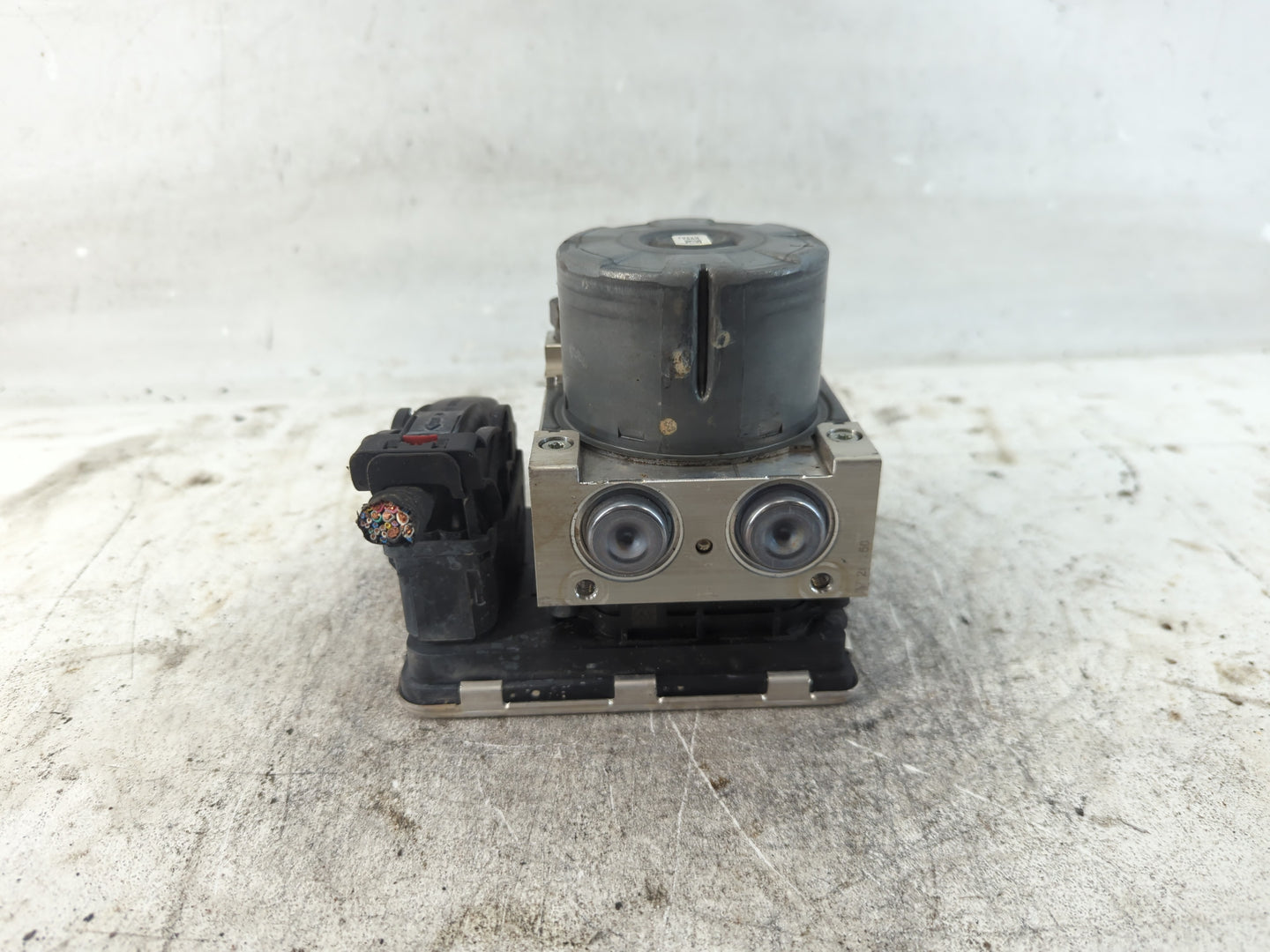 2018-2019 Chevrolet Equinox ABS Pump Control Module Replacement P/N:84560134 Fits Fits 2018 2019 2020 2021 OEM Used Auto Par