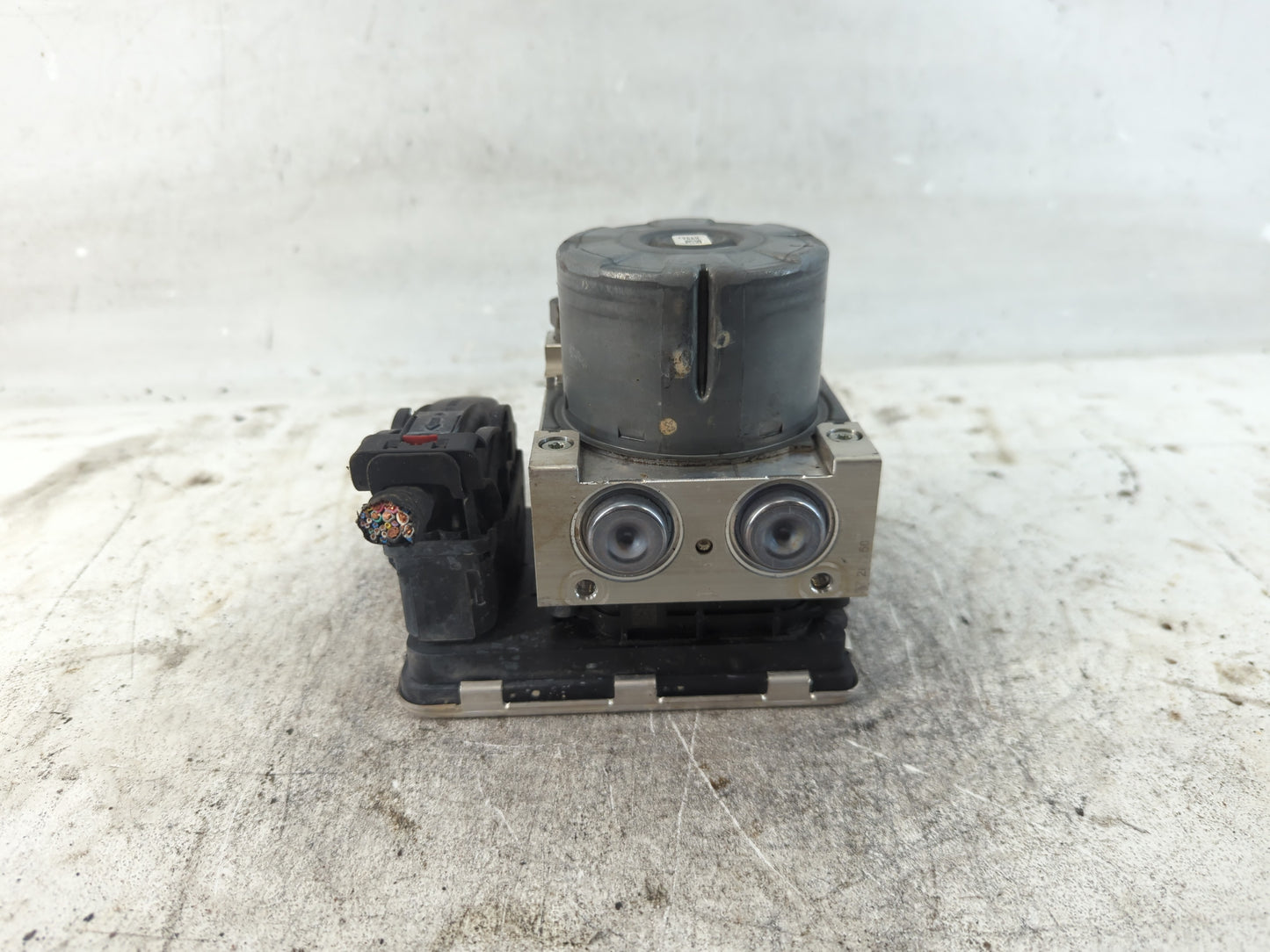 2018-2019 Chevrolet Equinox ABS Pump Control Module Replacement P/N:84560134 Fits Fits 2018 2019 2020 2021 OEM Used Auto Par