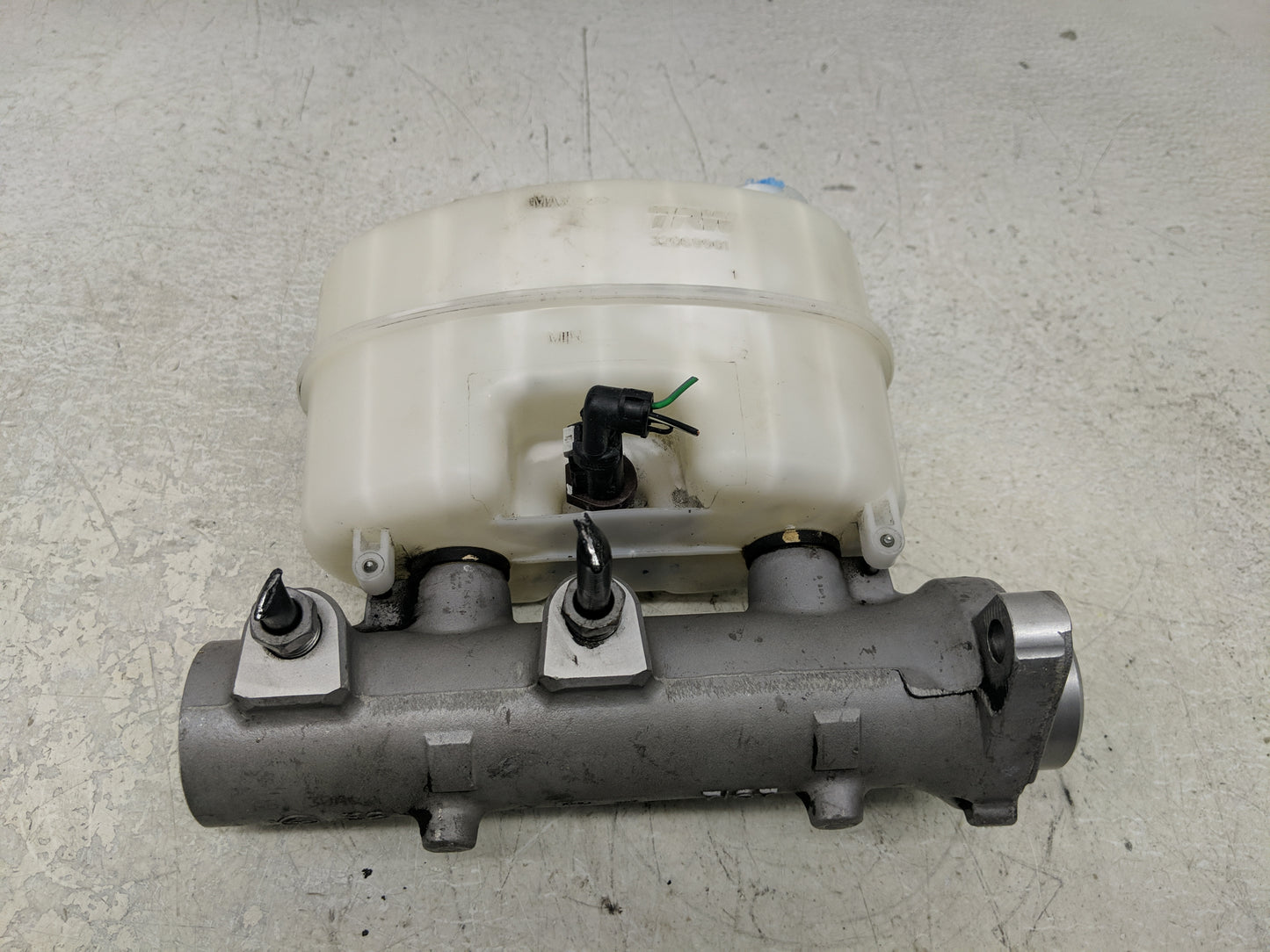2019-2021 Chevrolet Express 2500 Brake Master Cylinder - Oemusedautoparts1.com