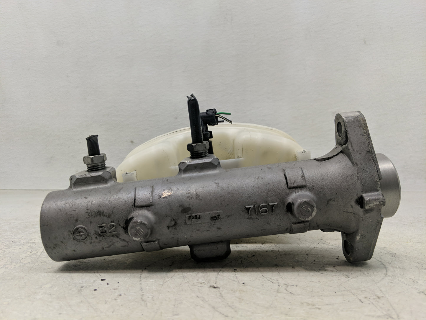 2019-2021 Chevrolet Express 2500 Brake Master Cylinder - Oemusedautoparts1.com