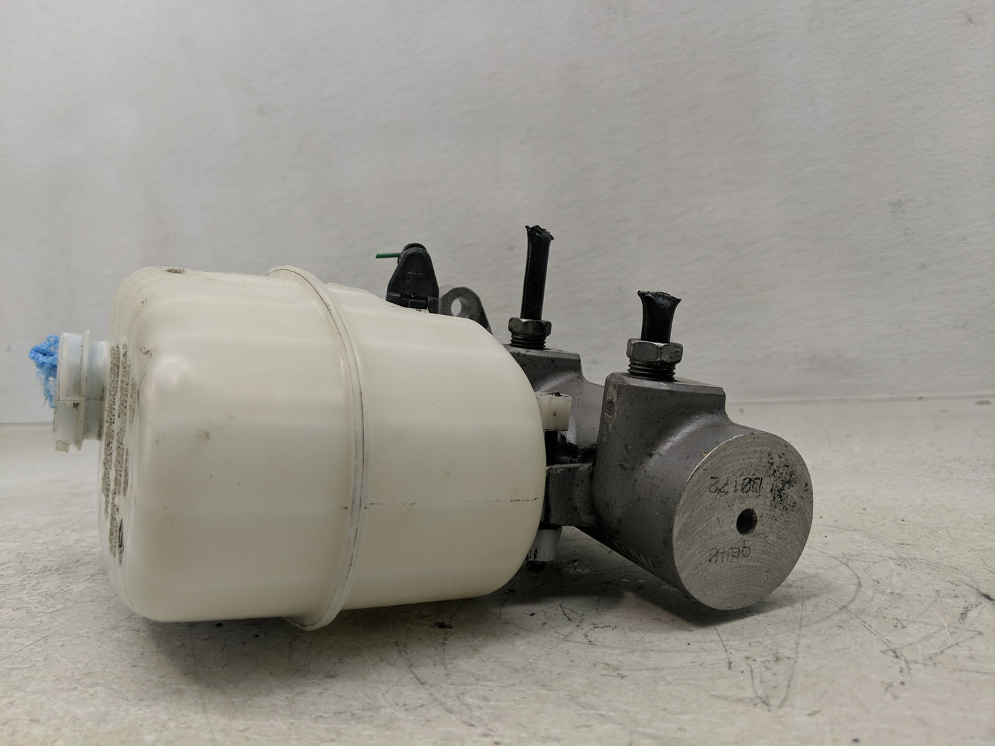 2019-2021 Chevrolet Express 2500 Brake Master Cylinder - Oemusedautoparts1.com