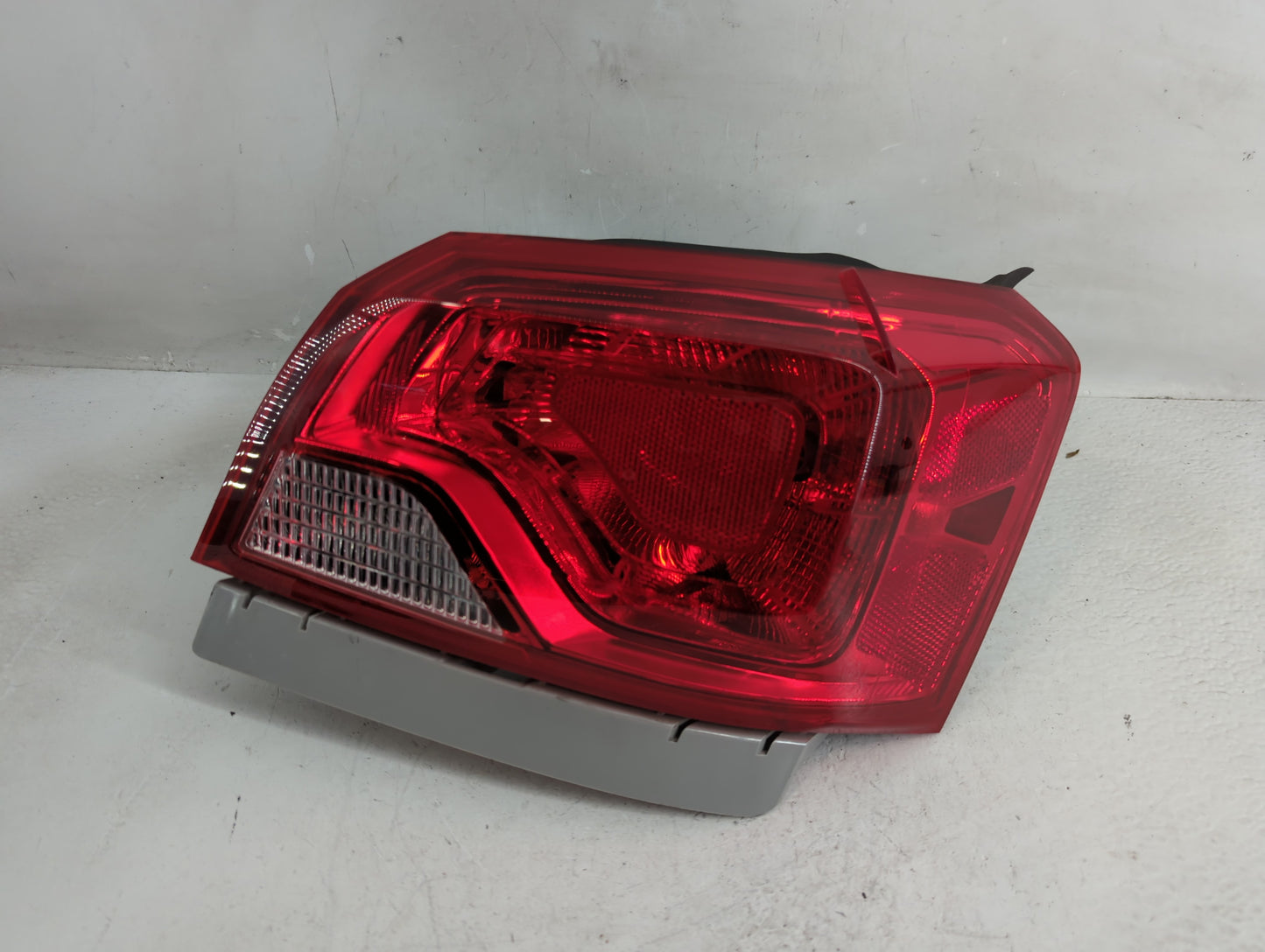 2014-2020 Chevrolet Impala Tail Light Assembly Passenger Right OEM Fits Fits 2014 2015 2016 2017 2018 2019 2020 OEM Used Aut