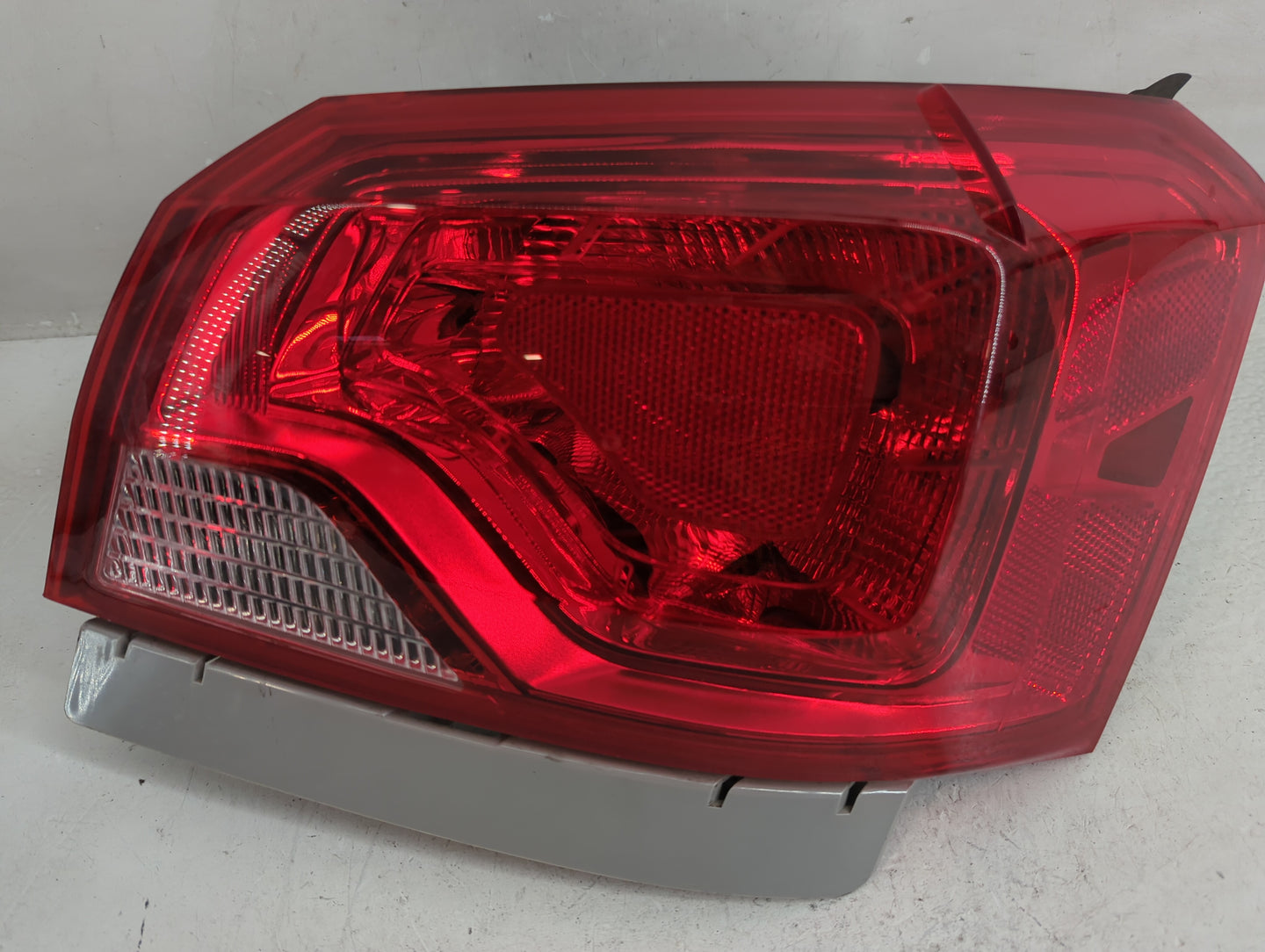 2014-2020 Chevrolet Impala Tail Light Assembly Passenger Right OEM Fits Fits 2014 2015 2016 2017 2018 2019 2020 OEM Used Aut