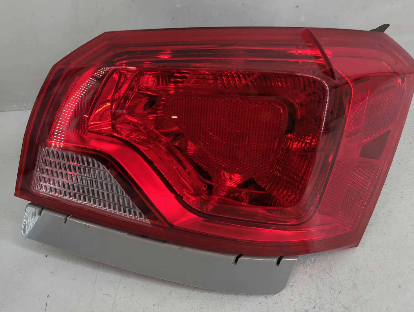 2014-2020 Chevrolet Impala Tail Light Assembly Passenger Right OEM Fits Fits 2014 2015 2016 2017 2018 2019 2020 OEM Used Aut