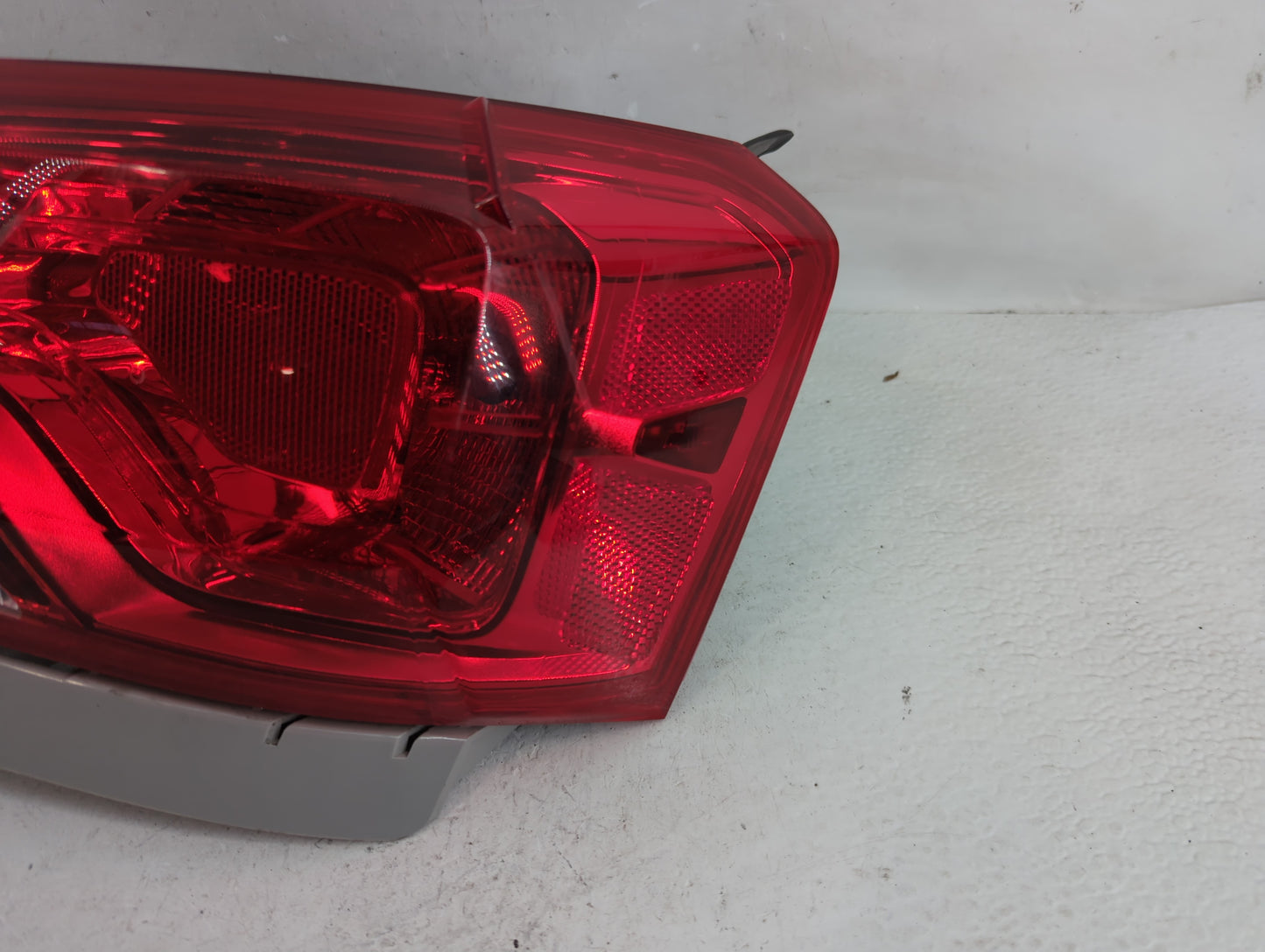 2014-2020 Chevrolet Impala Tail Light Assembly Passenger Right OEM Fits Fits 2014 2015 2016 2017 2018 2019 2020 OEM Used Aut