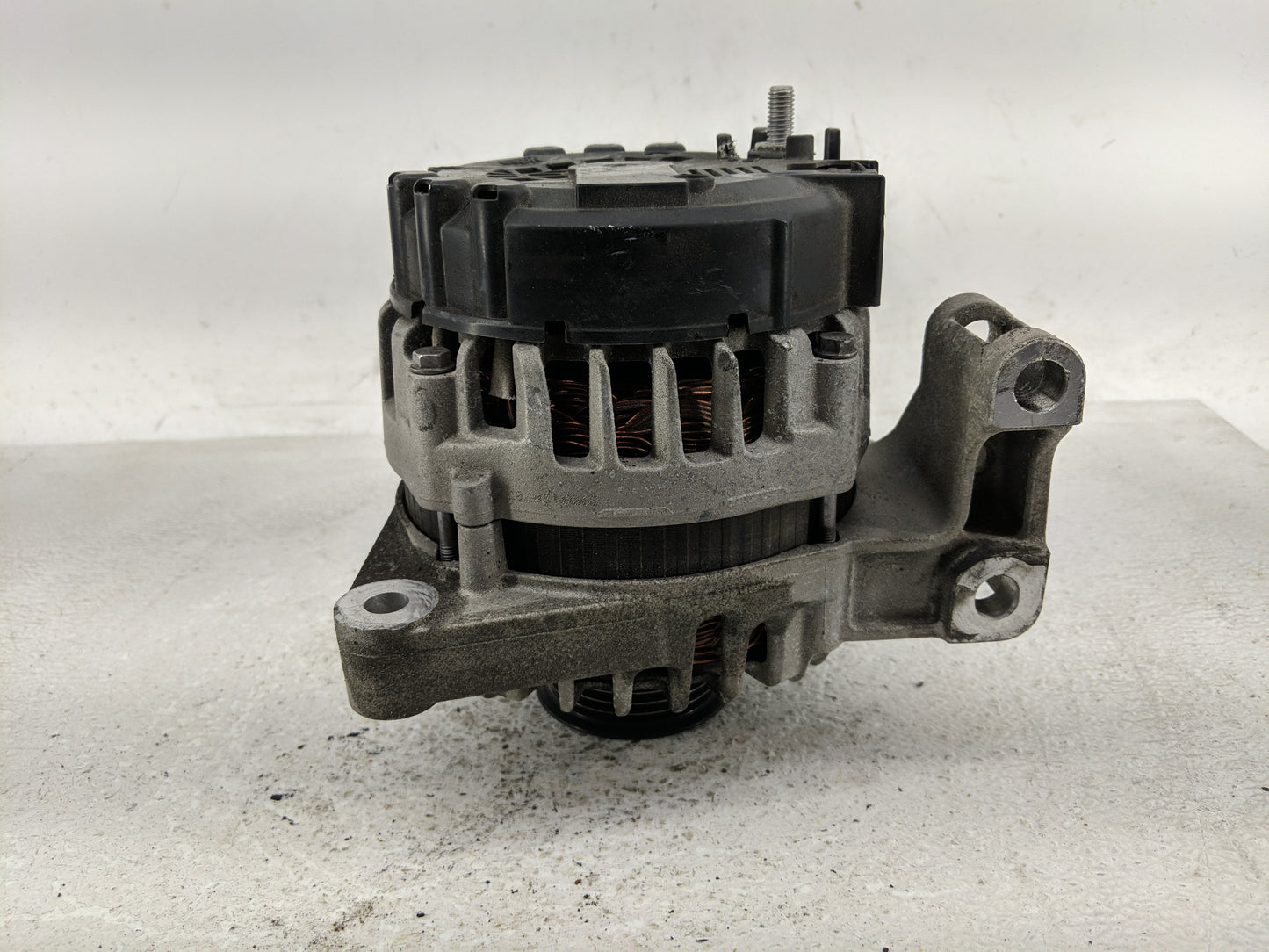 2017-2020 Chevrolet Impala Alternator Replacement Generator Charging Assembly Engine OEM P/N:13520825 Fits OEM Used Auto Par
