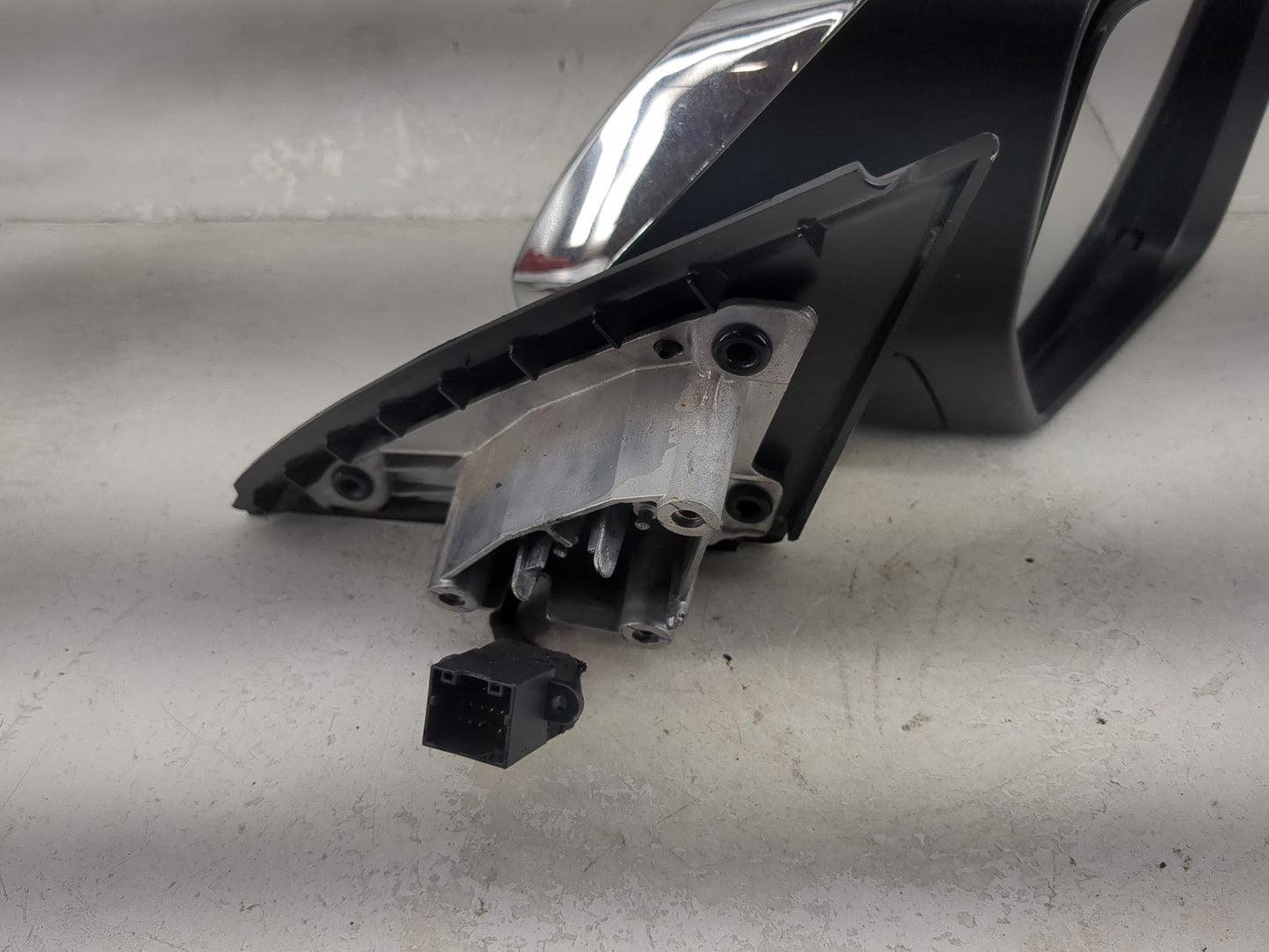 2018-2020 Chevrolet Impala Passenger Side View Mirror - Right Door Mirror OEM Used - Oemusedautoparts1.com
