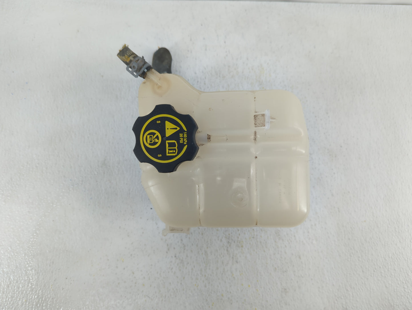 2014 Chevrolet Impala Radiator Coolant Overflow Expansion Tank Bottle 367634 - Oemusedautoparts1.com