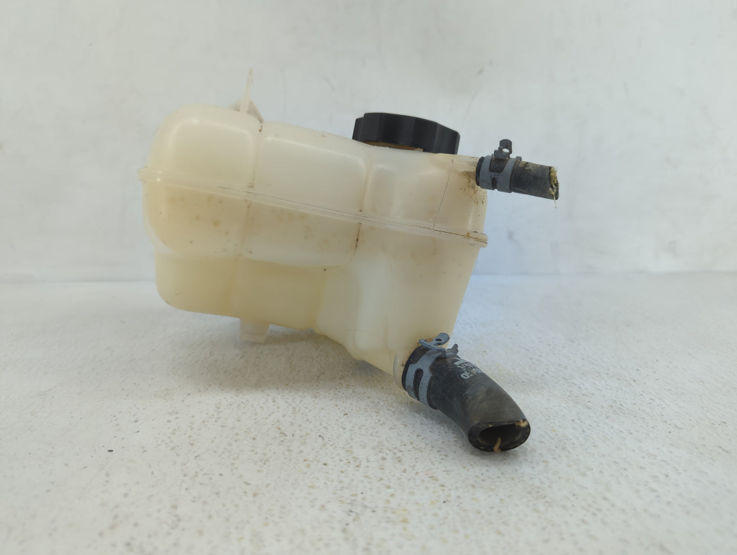 2014 Chevrolet Impala Radiator Coolant Overflow Expansion Tank Bottle 367634 - Oemusedautoparts1.com