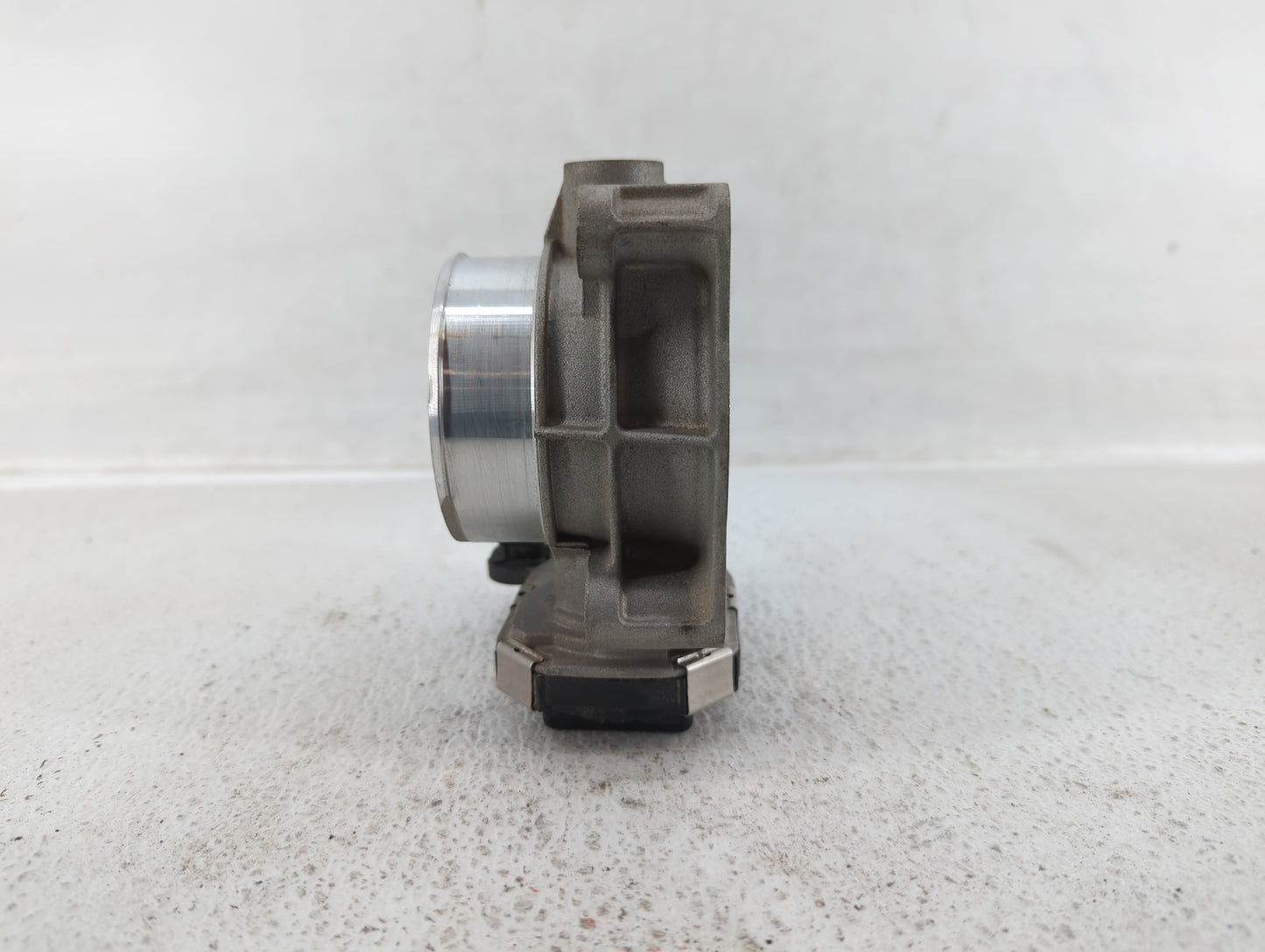 2016-2019 Chevrolet Impala Throttle Body P/N:12670839AA Fits Fits 2016 2017 2018 2019 2020 2021 2022 OEM Used Auto Parts - O