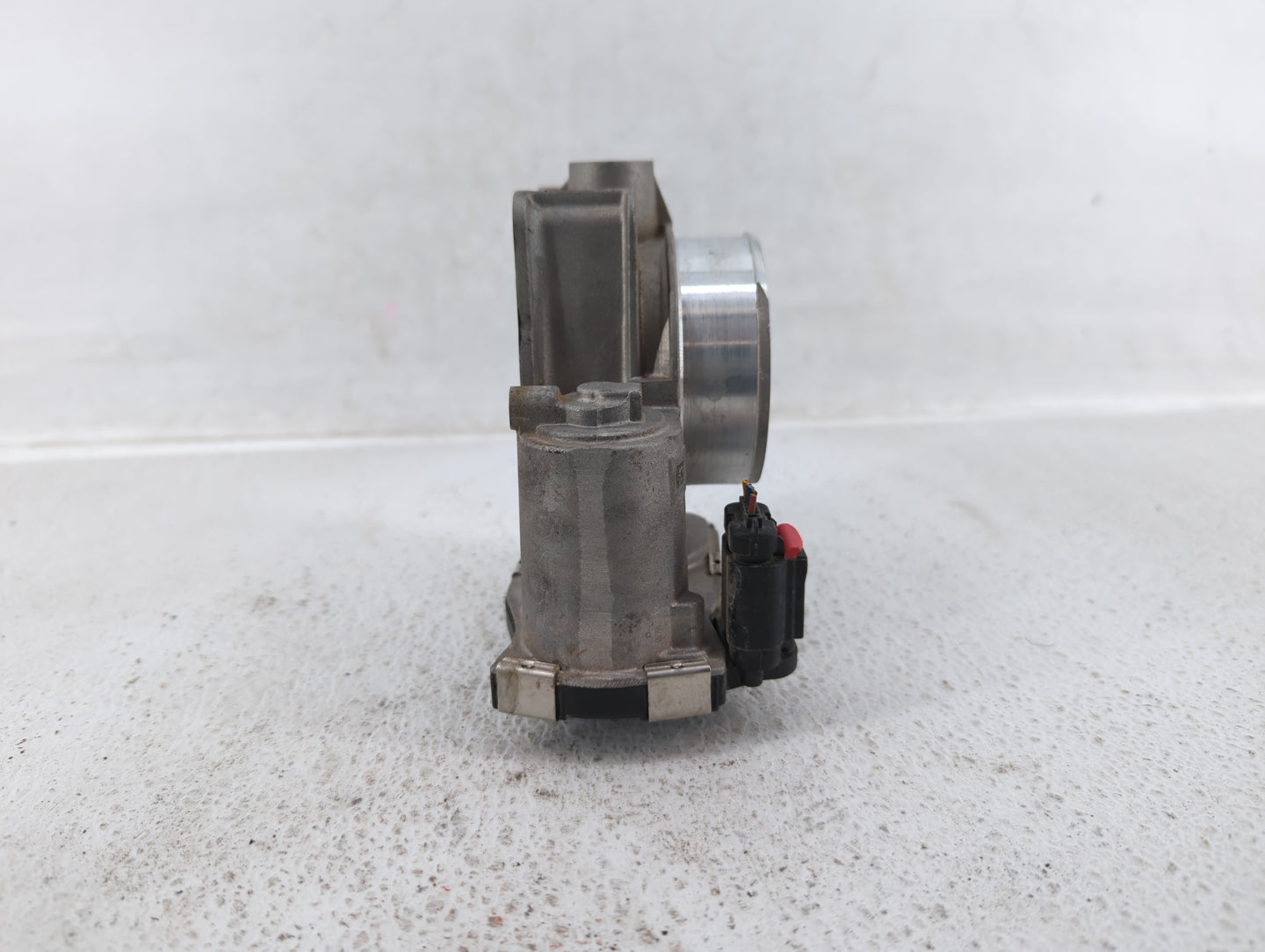 2016-2019 Chevrolet Impala Throttle Body P/N:12670839AA Fits Fits 2016 2017 2018 2019 2020 2021 2022 OEM Used Auto Parts - O