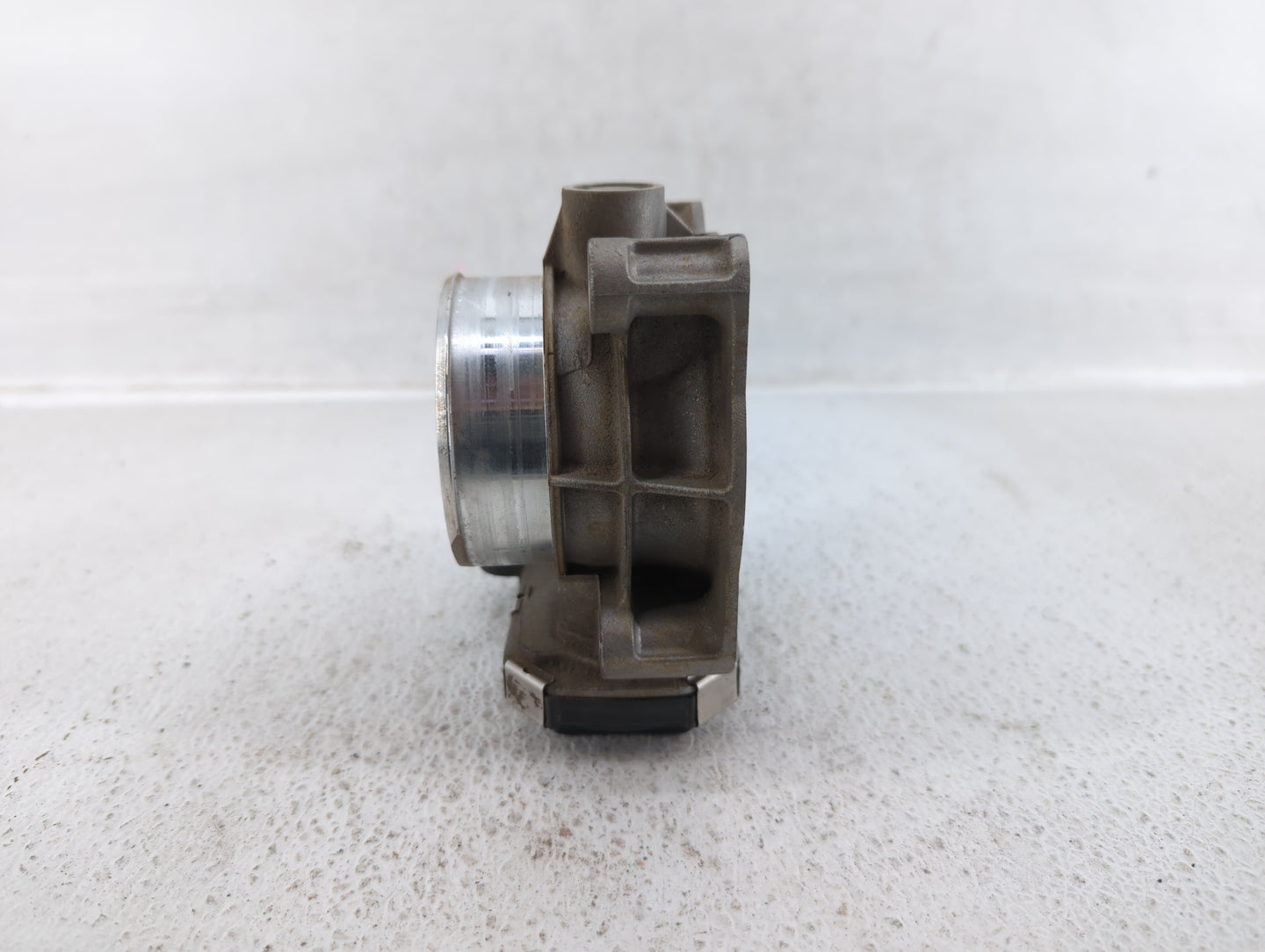 2016-2019 Chevrolet Impala Throttle Body P/N:12670839AA Fits Fits 2016 2017 2018 2019 2020 2021 2022 OEM Used Auto Parts - O