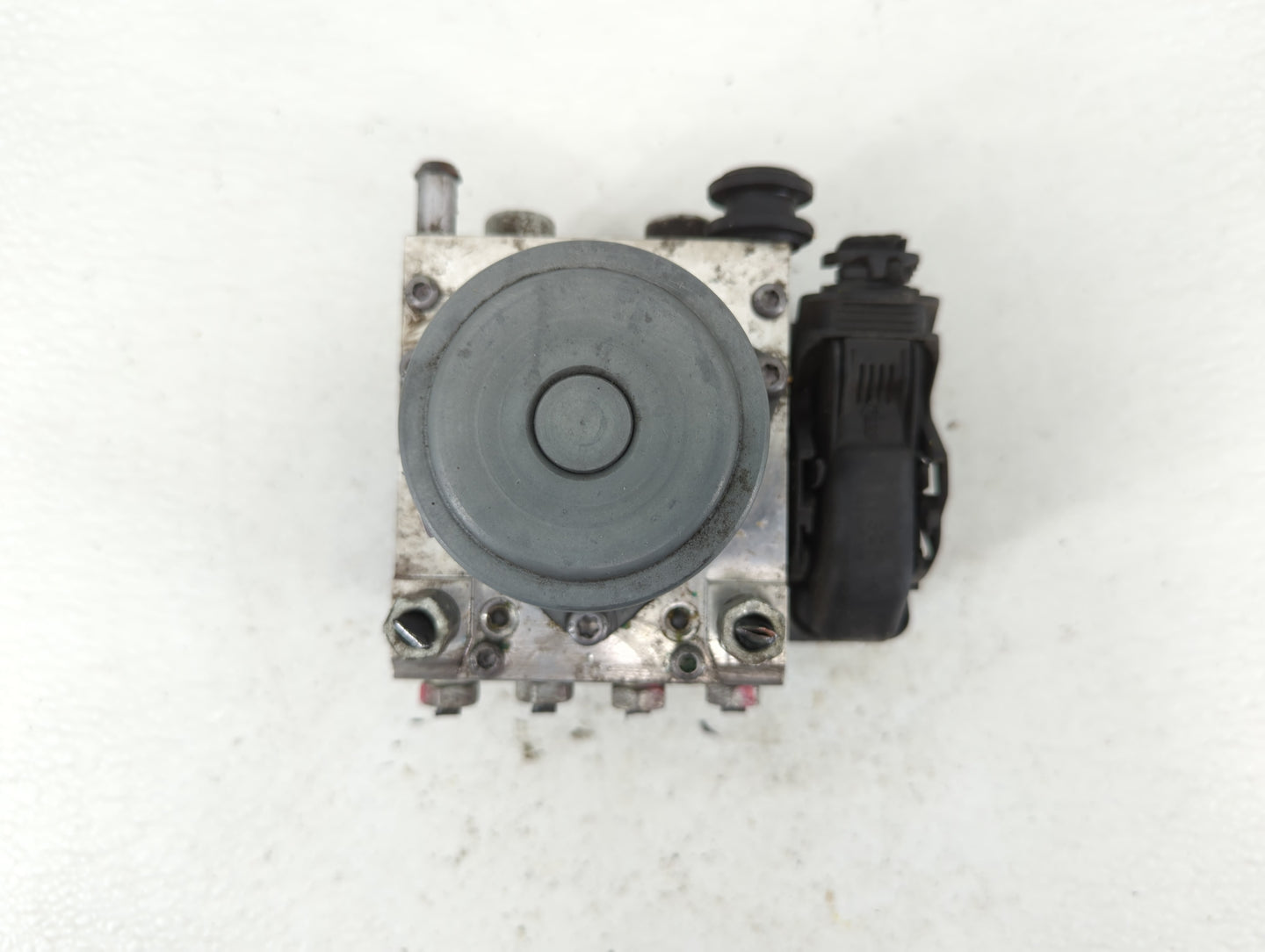 2017-2020 Chevrolet Impala ABS Pump Control Module Replacement P/N:84605925 Fits Fits 2017 2018 2019 2020 OEM Used Auto Part