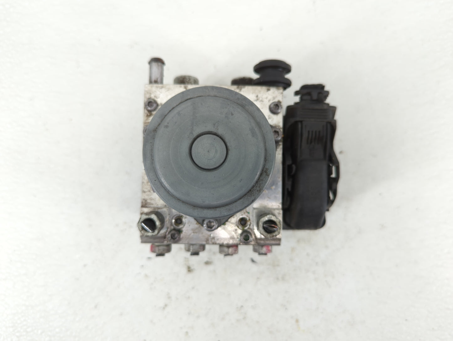 2017-2020 Chevrolet Impala ABS Pump Control Module Replacement P/N:84605925 Fits Fits 2017 2018 2019 2020 OEM Used Auto Part