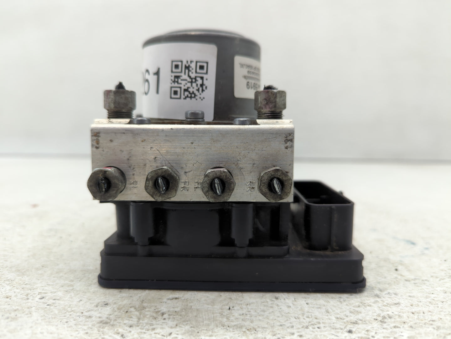 2017-2020 Chevrolet Impala ABS Pump Control Module Replacement P/N:84605919 Fits Fits 2017 2018 2019 2020 OEM Used Auto Part