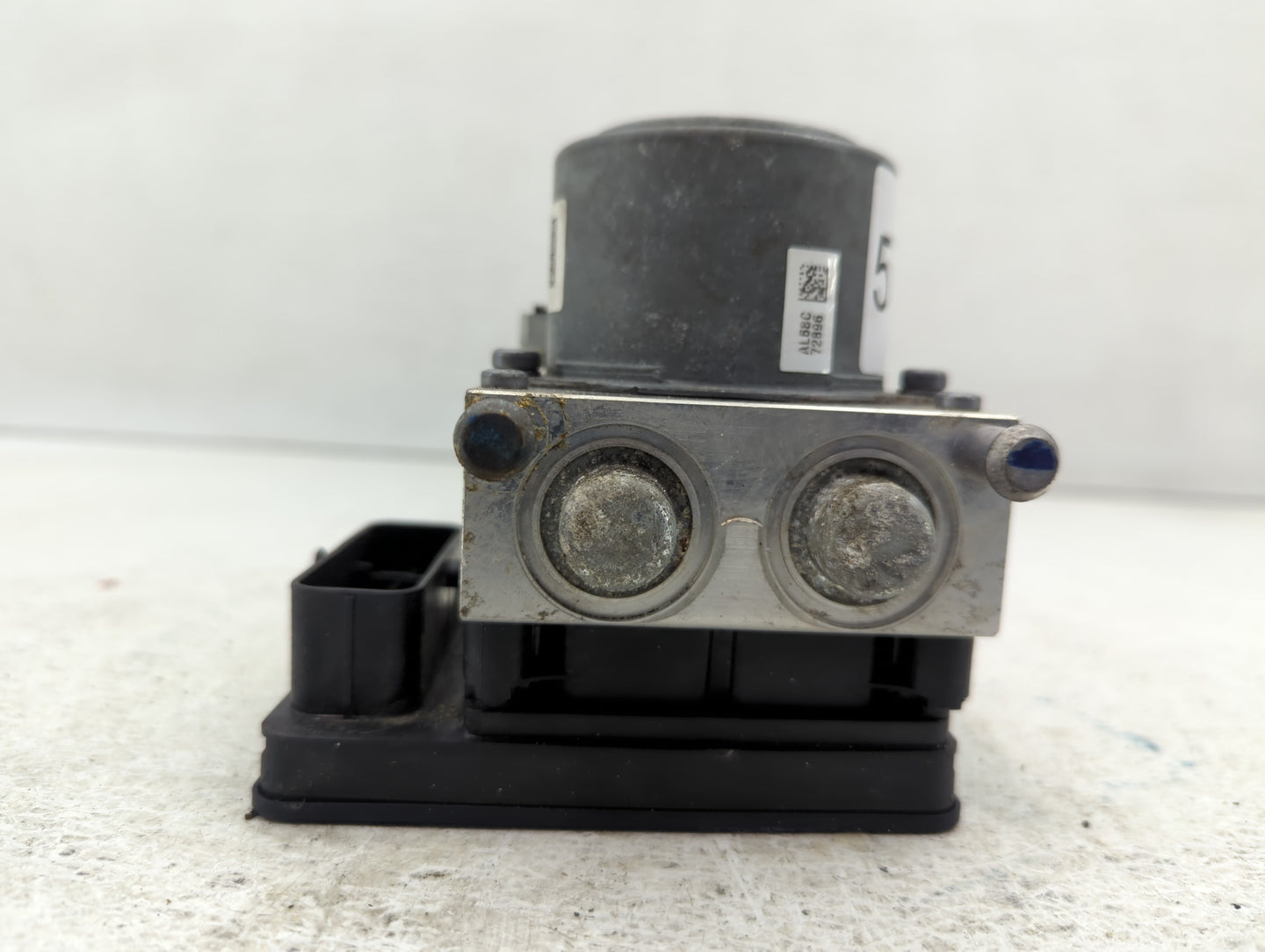2017-2020 Chevrolet Impala ABS Pump Control Module Replacement P/N:84605919 Fits Fits 2017 2018 2019 2020 OEM Used Auto Part