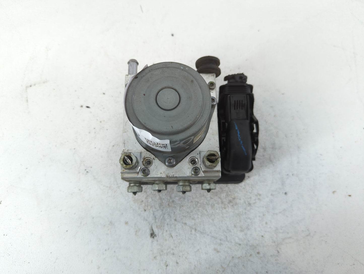 2017-2020 Chevrolet Impala ABS Pump Control Module Replacement P/N:84605919 Fits Fits 2017 2018 2019 2020 OEM Used Auto Part